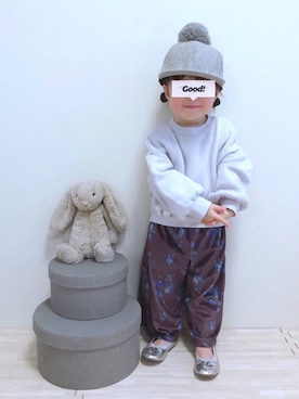 「花柄パンツ」｜「アイテム（キャップ）」を使った、実果さん（キッズ・80cm）の冬コーディネート
