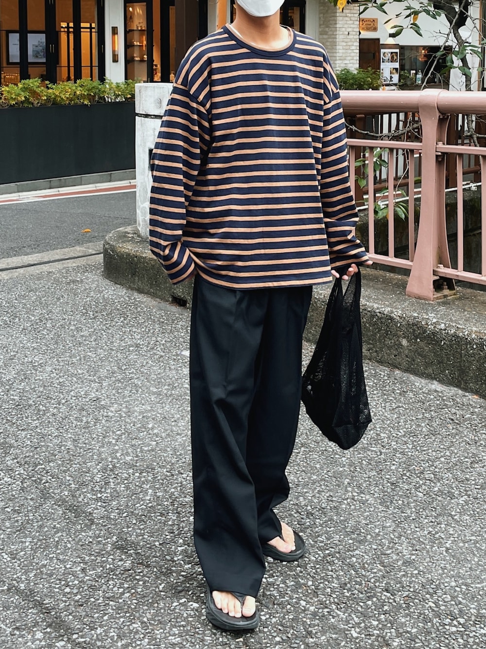 「秋のコーデ、ゆるコーデ、シンプルコーデ、休日スタイル、ユニクロ、ユニクロユー、UNIQLO U、UNIQLOコーデ、UNIQLOパンツ、ユニクロコーデ」｜「WISMの【WEWILL / ウィーウィル】WISM 別注 2.5XL BORDER L/S T-SH（Tシャツ/カットソー、ブルー系）」を使った、ふきはるさん（メンズ・166cm）の秋コーディネートの1枚目の写真