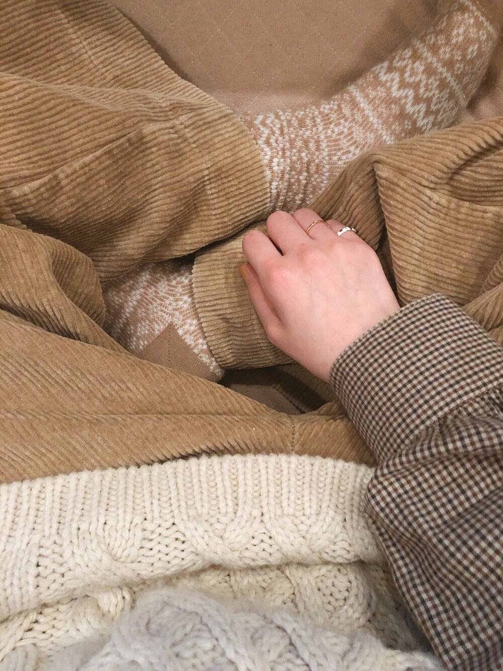「MERLOTのコーデュロイタックワイドパンツ1885（その他パンツ、ベージュ系）」を使った、ゆしゅりがぁさん（レディース・166cm）の秋コーディネートの1枚目の写真
