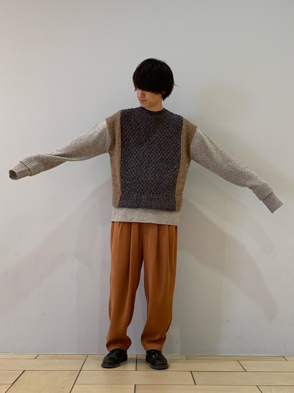 「秋、シンプルコーデ、ニット、秋冬、いいね、save、フォローお願いします🤑、Lui's、lot holon、ゆるニット、秋コーデ、ラフ」｜「lot holonのアイテム（ニット/セーター、グレー系）」を使った、阿部まさひでさん（メンズ・176cm）の秋コーディネートの1枚目の写真