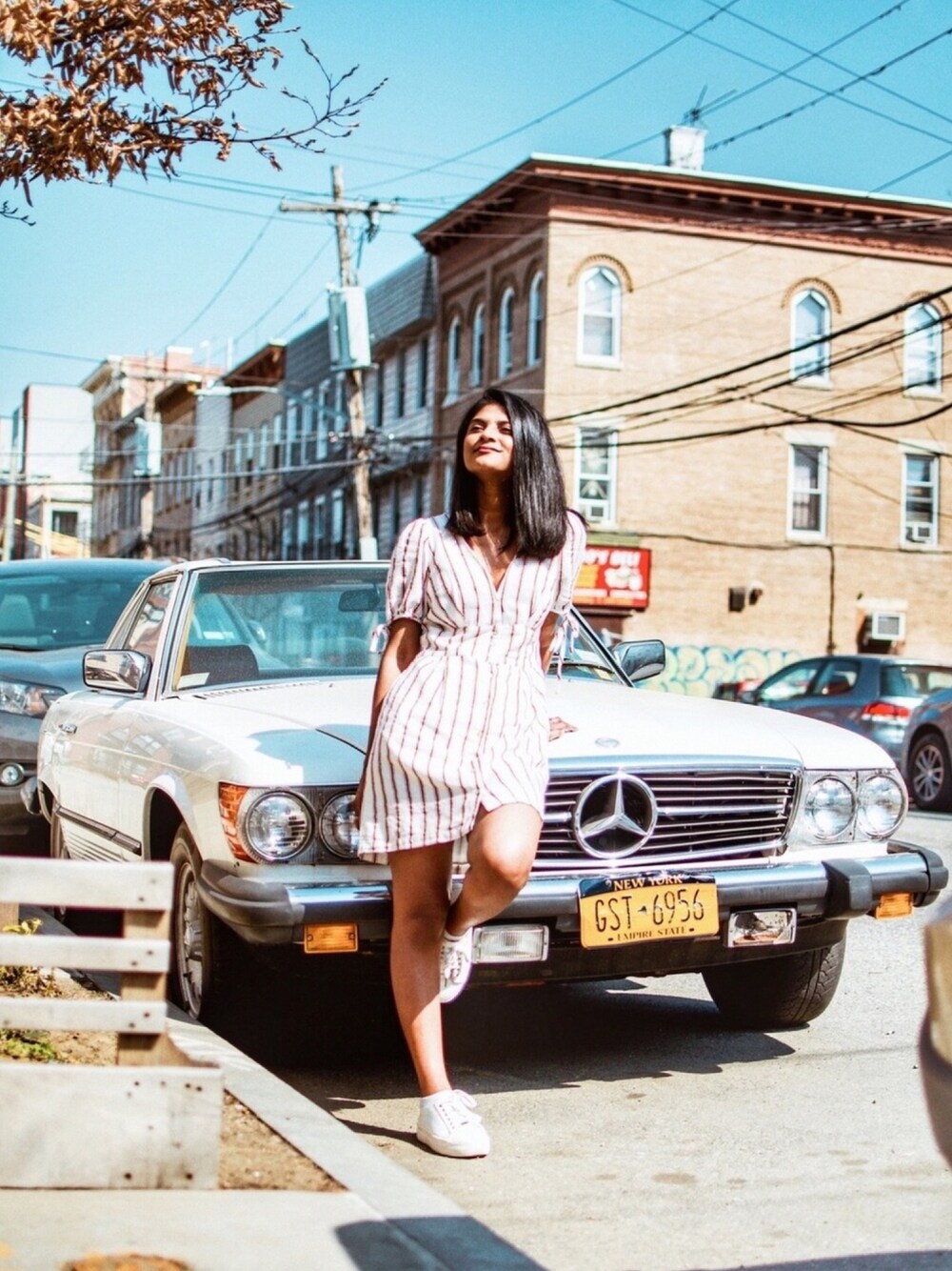 「stripes、f21xme、BROOKLYN、springstyle、NYCstyle、WEAR」｜「FOREVER 21のアイテム（ドレス、ホワイト系）」を使った、ShatabdiKathaさん（レディース・160cm）の春コーディネートの1枚目の写真