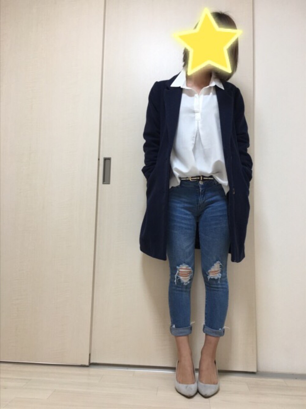 「シンプル、オトナカジュアル、オトナ女子、チェスターコート、スキッパーシャツ、デニム、フレイドヘム」｜「GORGEのアイテム（チェスターコート、ブルー系）」を使った、shiiinoさん（レディース・154cm）の冬コーディネートの1枚目の写真