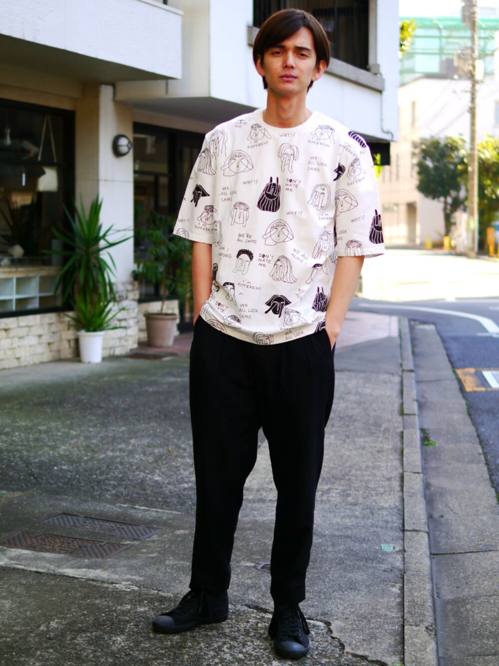 「Revo.、レヴォ、2018ss、夏物、Tシャツ、柄Tシャツ、総柄、ルーズシルエット、夏コーデ、ラフ」｜「Revo.のRevo. グラフィックプリント ルーズシルエット Tシャツ [2018SUMMER]（Tシャツ/カットソー、ホワイト系）」を使った、Revo.さん（メンズ・182cm）の夏コーディネートの1枚目の写真