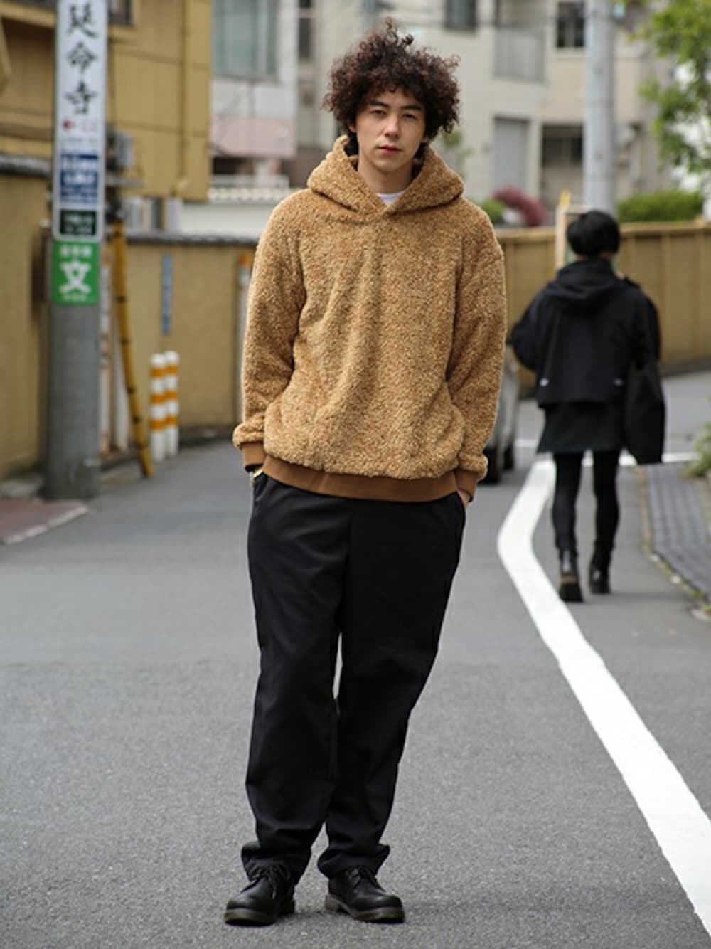 「シンプル、パーカー、ボア、プルオーバー、ルーズシルエット、秋冬コーデ、Revo.、シェフパンツ、レヴォ、2019AW」｜「Revo.のRevo. ミックスボア プルオーバーパーカー［2019AW］（パーカー、ベージュ系）」を使った、Revo.さん（メンズ・182cm）の秋コーディネートの1枚目の写真