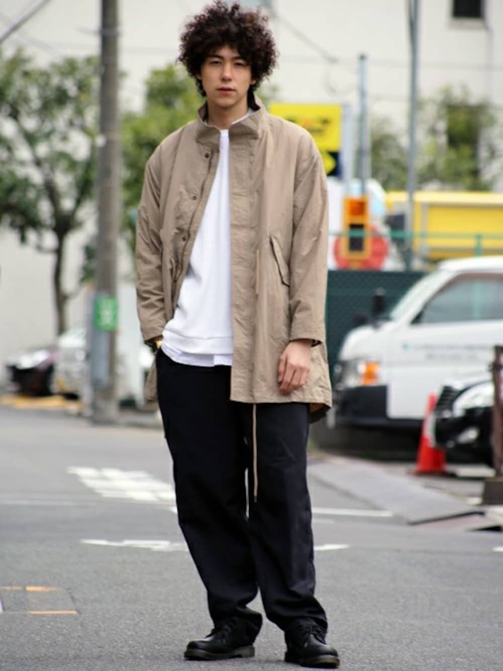 「コート、モッズコート、ベージュ、Dr.Martens、革靴、スタンドカラー、Revo.、シェフパンツ、レヴォ、スタッフセンバツ」｜「Revo.のRevo. 撥水ナイロン ボアライナー スタンドモッズコート（モッズコート、ベージュ系）」を使った、Revo.さん（メンズ・182cm）の冬コーディネートの1枚目の写真
