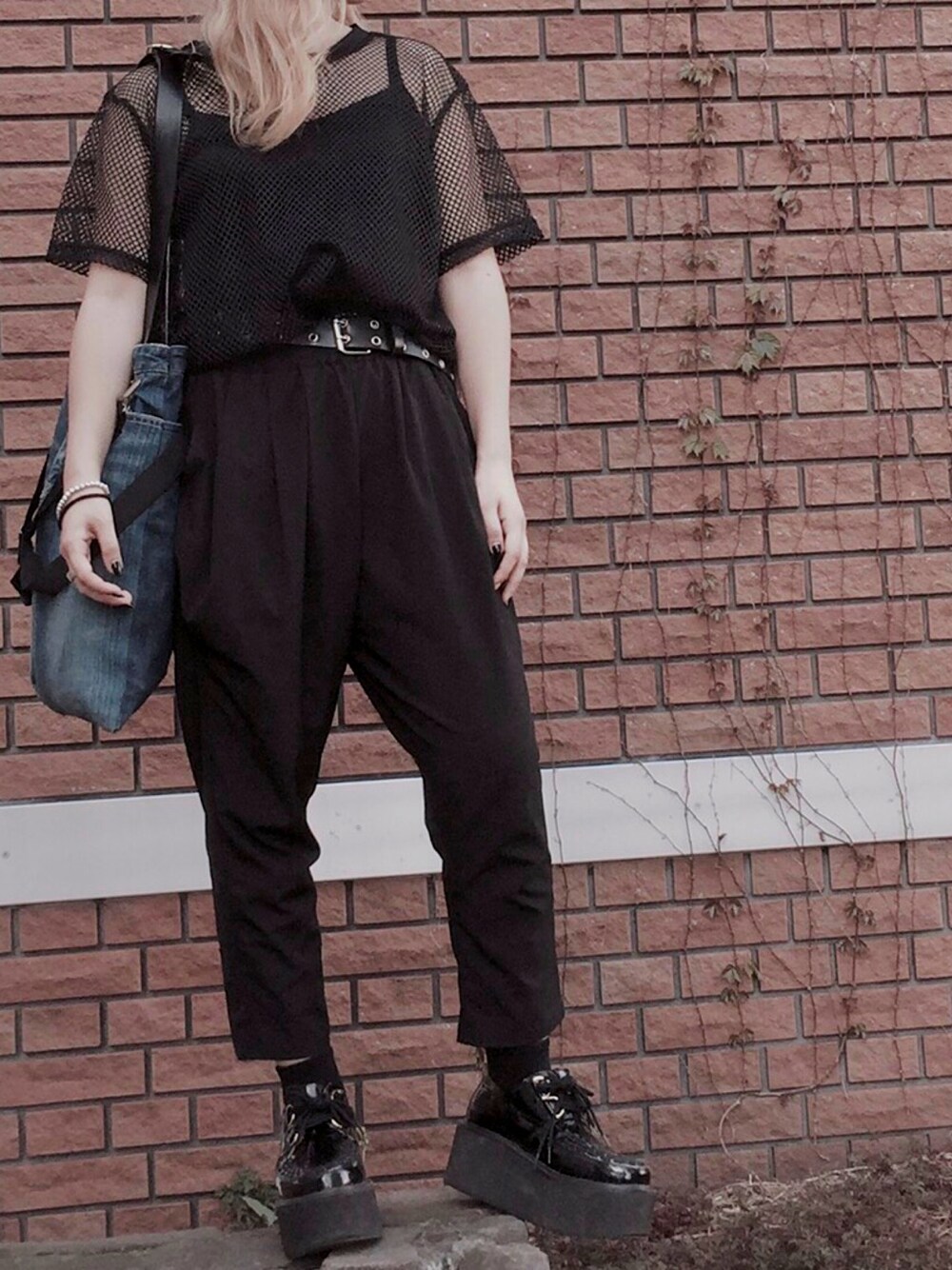 「ootd、mode、black、モード、fashion」｜「YOSUKEのアイテム（シューズ、ブラック系）」を使った、KAEDEさん（レディース・154cm）の春コーディネートの1枚目の写真