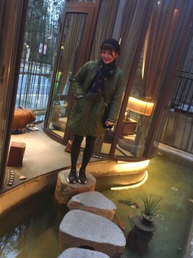 「I am I in fact...（アイアムアイインファクト）のアイテム（ダウンジャケット/コート、グリーン系）」を使った、Jocelyn Chenさん（レディース）の冬コーディネート