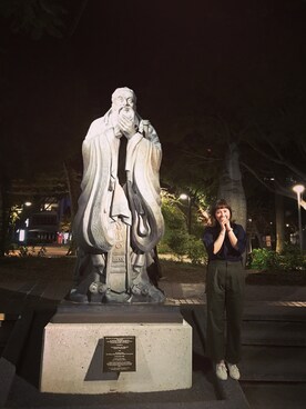 「UNIQLO（ユニクロ）のアイテム（チノパンツ、グリーン系）」を使った、Jocelyn Chenさん（レディース）の秋コーディネート