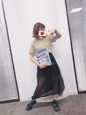 「adidas Originals（アディダスオリジナルス）のアイテム（スカート、ブラック系）」を使った、Jocelyn Chenさん（レディース）の秋コーディネート