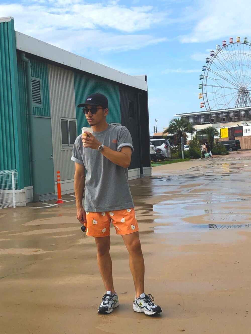 「H&Mのプリントスイムパンツ　¥1990（水着、オレンジ系）」を使った、ながっちゃんさん（メンズ・173cm）の夏コーディネートの1枚目の写真