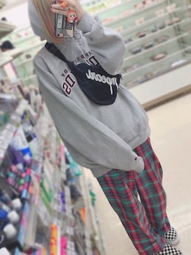 「チャンピオン パーカー」｜「アイテム（バッグ）」を使った、おもちちゃんさん（レディース・156cm）の冬コーディネート