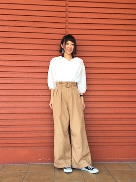 「earth music&ecology（アースミュージックアンドエコロジー）のアイテム（チノパンツ）」を使った、asumi.さん（レディース・160cm）の春コーディネート