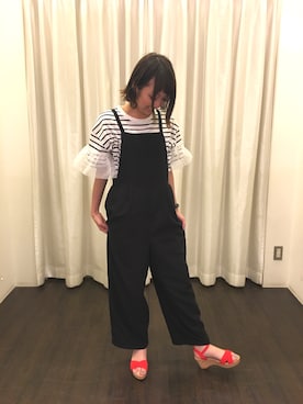 「earth music&ecology（アースミュージックアンドエコロジー）のアイテム（オールインワン・サロペット）」を使った、asumi.さん（レディース・160cm）の春コーディネート