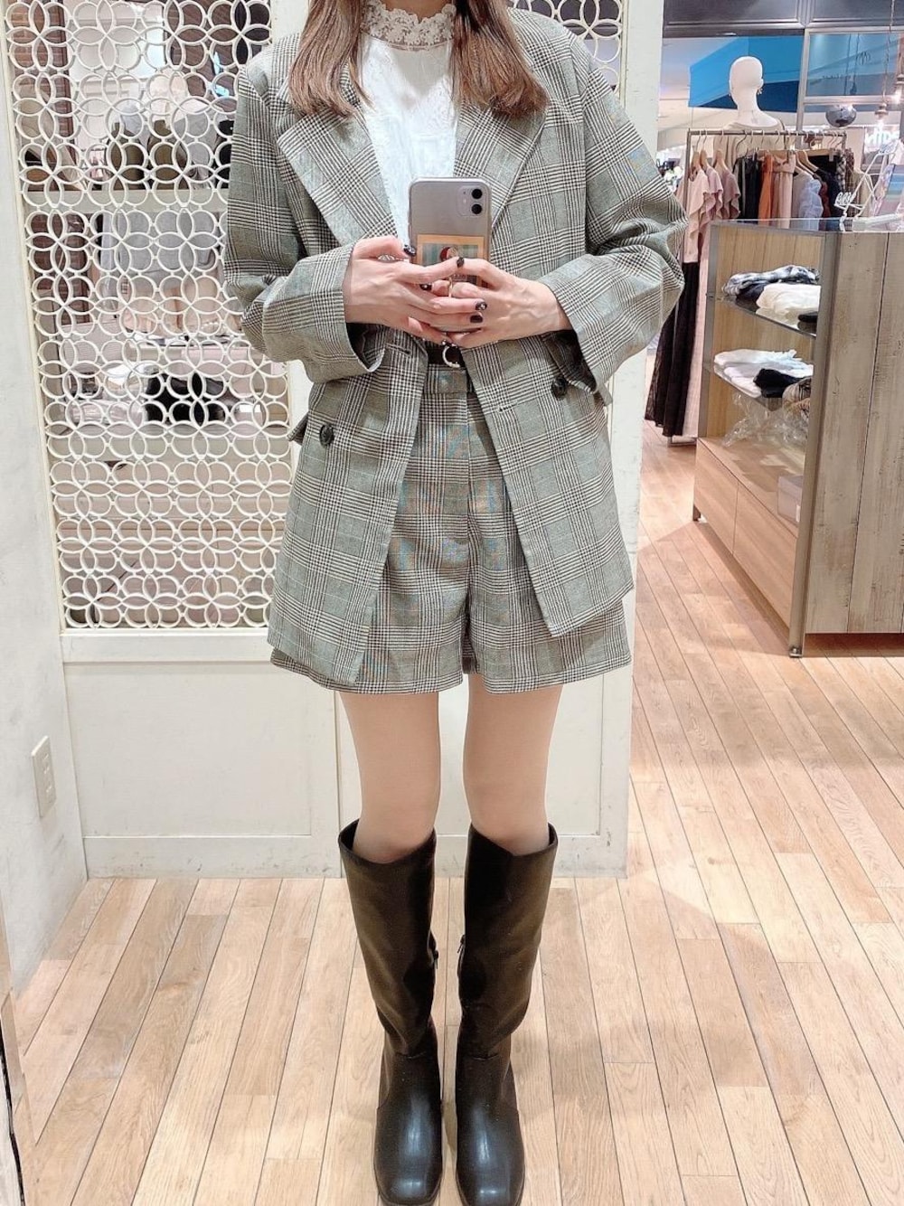 「デート、ガーリー、フェミニン、MAJESTIC LEGON、マジェスティックレゴン、高身長、モテ、オトナカワイイ、骨格ウェーブ、札幌パセオ」｜「MAJESTIC LEGONのクラシックテーラードジャケット（テーラードジャケット、ブラウン系）」を使った、めめさん（レディース・162cm）の秋コーディネートの1枚目の写真