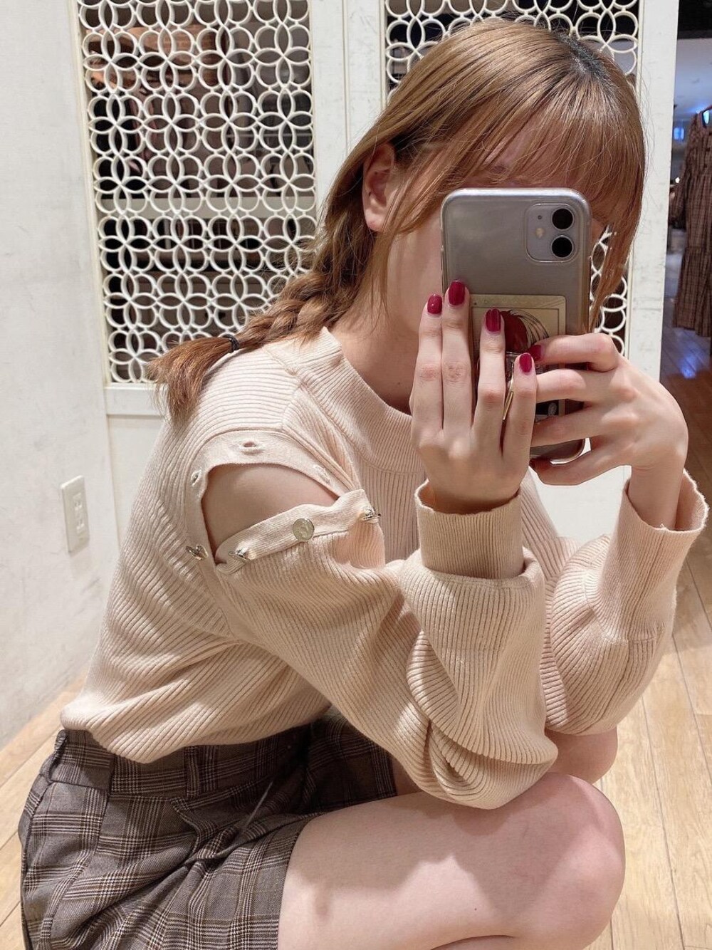 「デート、ガーリー、フェミニン、MAJESTIC LEGON、マジェスティックレゴン、高身長、モテ、オトナカワイイ、骨格ウェーブ、札幌パセオ」｜「MAJESTIC LEGONのレディヒールストレッチブーツ（ブーツ、ホワイト系）」を使った、めめさん（レディース・162cm）の秋コーディネートの1枚目の写真