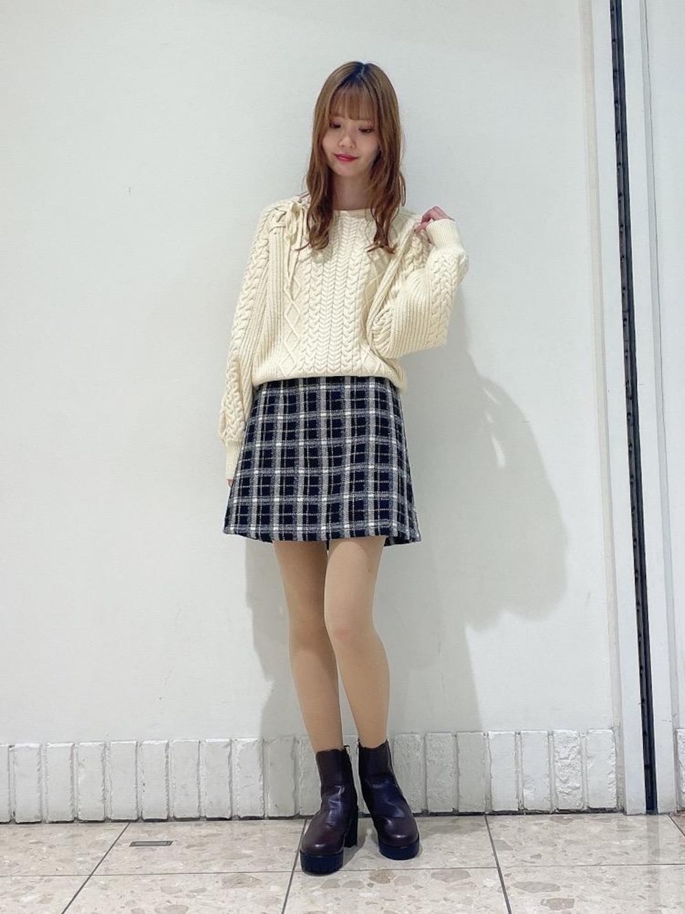 「デート、ガーリー、フェミニン、MAJESTIC LEGON、マジェスティックレゴン、高身長、オトナカワイイ、骨格ウェーブ、札幌パセオ」｜「MAJESTIC LEGONのサイドゴアボリュームブーツ（ブーツ、ブラウン系）」を使った、めめさん（レディース・162cm）の秋コーディネートの1枚目の写真
