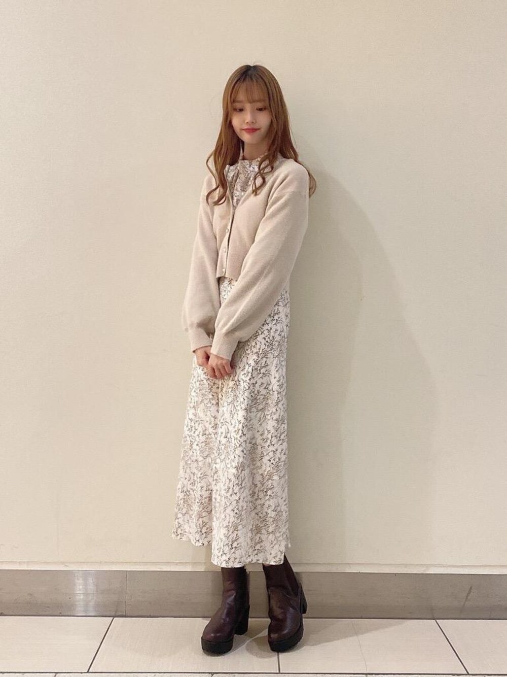 「ワンピース、デート、ガーリー、フェミニン、MAJESTIC LEGON、マジェスティックレゴン、高身長、オトナカワイイ、骨格ウェーブ、札幌パセオ」｜「MAJESTIC LEGONのサイドゴアボリュームブーツ（ブーツ、ブラウン系）」を使った、めめさん（レディース・162cm）の秋コーディネートの1枚目の写真