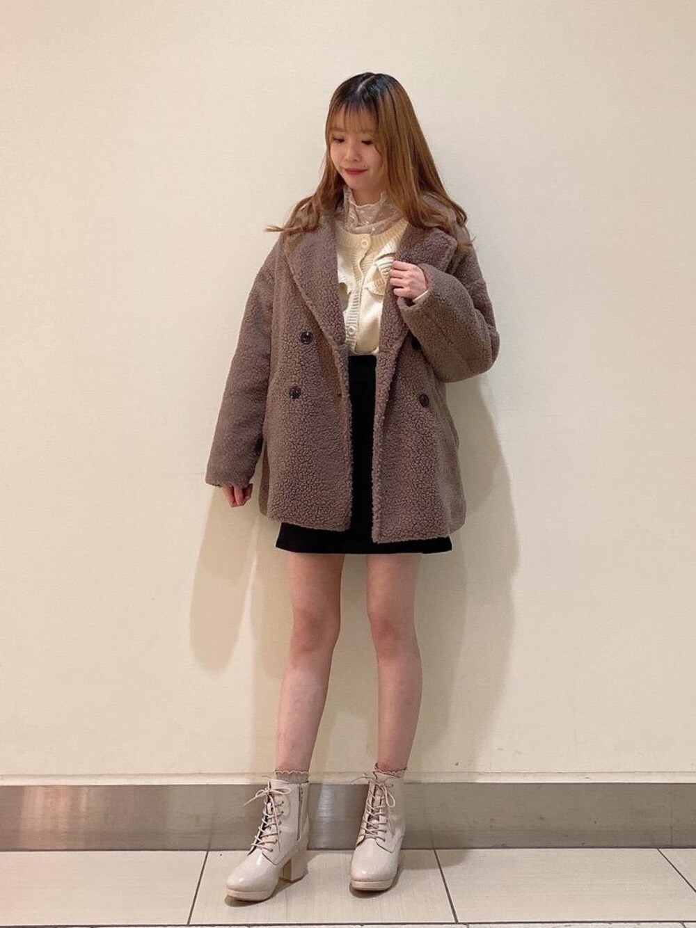 「デート、ガーリー、フェミニン、MAJESTIC LEGON、マジェスティックレゴン、高身長、モテ、オトナカワイイ、骨格ウェーブ、札幌パセオ」｜「MAJESTIC LEGONのレースアップレディブーツ（ブーツ、ホワイト系）」を使った、めめさん（レディース・162cm）の冬コーディネートの1枚目の写真