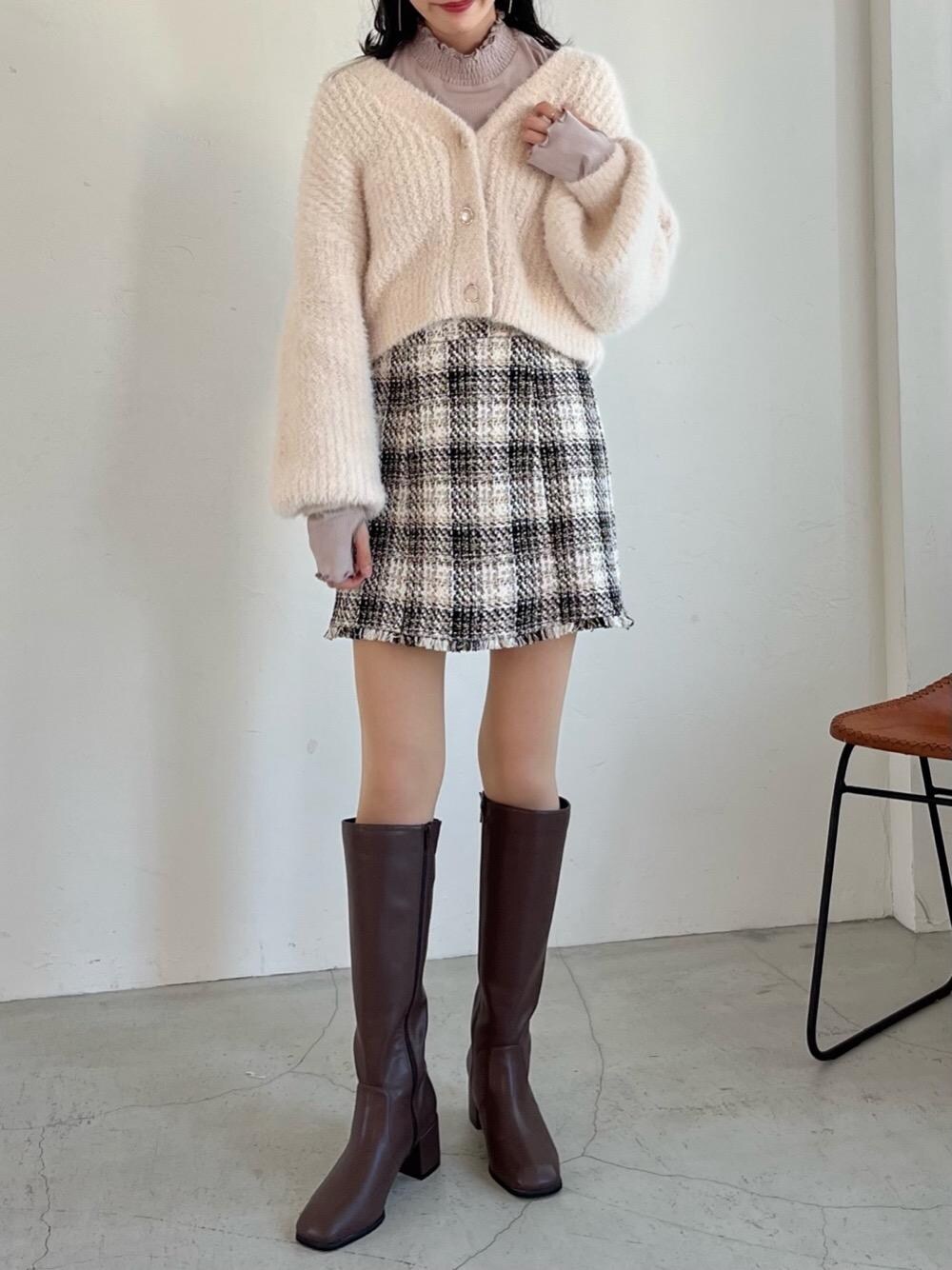 「スカート、デート、クリスマス、フェミニン、ミニ、MAJESTIC LEGON、マジェスティックレゴン、高身長、大人ファッション、骨格ウェーブ」｜「MAJESTIC LEGONのZIP美脚ロングブーツ（ブーツ、ブラウン系）」を使った、めめさん（レディース・162cm）の冬コーディネートの1枚目の写真
