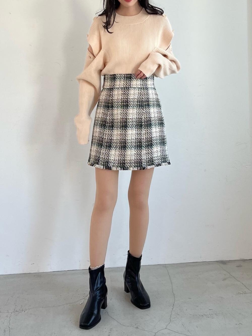「デート、クリスマス、フェミニン、ミニ、MAJESTIC LEGON、マジェスティックレゴン、高身長、大人ファッション、骨格ウェーブ、ニット 」｜「MAJESTIC LEGONのストレッチショートブーツ（ブーツ、ブラック系）」を使った、めめさん（レディース・162cm）の冬コーディネートの1枚目の写真