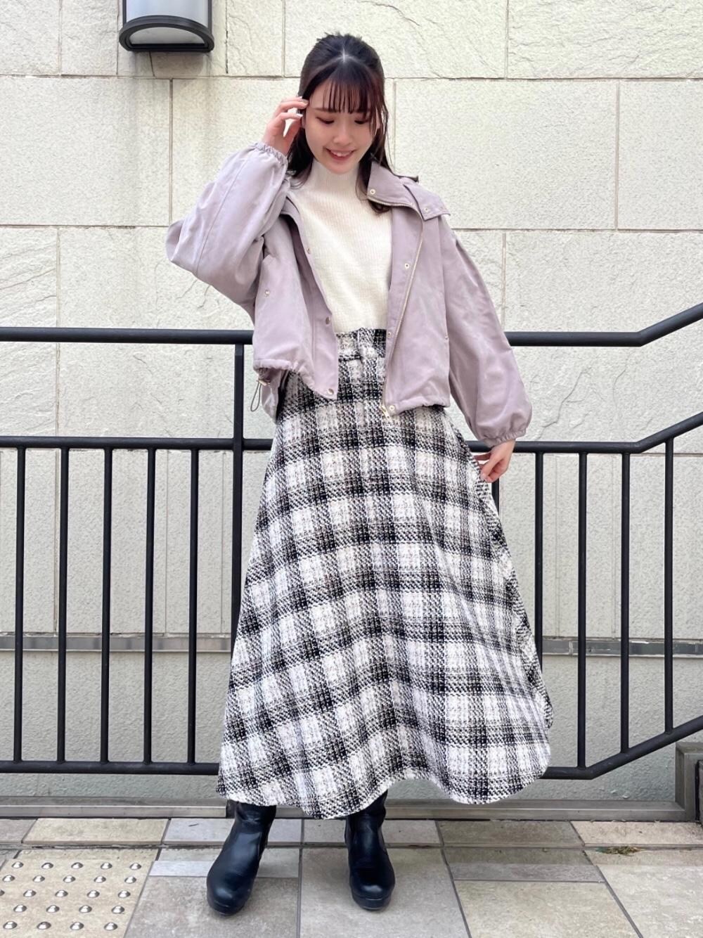 「スカート、デート、フェミニン、セール、MAJESTIC LEGON、マジェスティックレゴン、高身長、大人ファッション、骨格ウェーブ、あうたー」｜「MAJESTIC LEGONのマルチwayショートマンパ（その他アウター、グレー系）」を使った、めめさん（レディース・162cm）の冬コーディネートの1枚目の写真