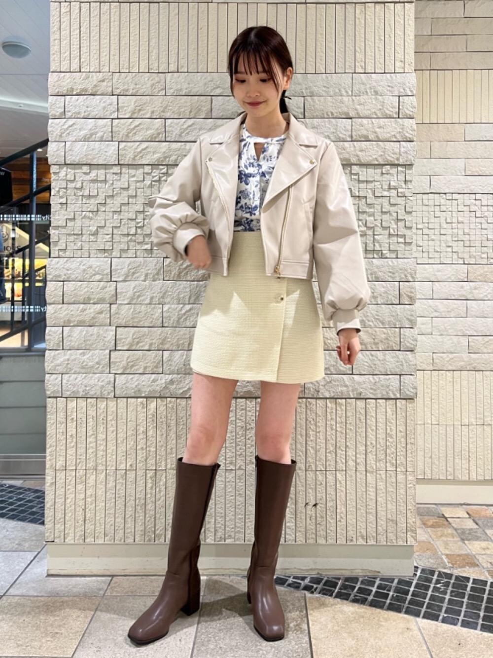 「フェミニン、ミニ、春服、MAJESTIC LEGON、マジェスティックレゴン、高身長、大人ファッション、骨格ウェーブ、ぶるー、あうたー」｜「MAJESTIC LEGONのZIP美脚ロングブーツ（ブーツ、ブラウン系）」を使った、めめさん（レディース・162cm）の冬コーディネートの1枚目の写真