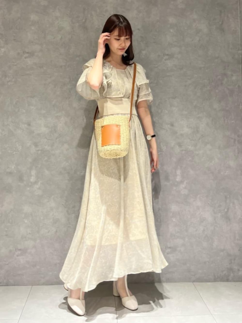 「夏、ガーリー、フェミニン、MAJESTIC LEGON、夏服、マジェスティックレゴン、高身長、大人ファッション、骨格ウェーブ、ワンピース 」｜「MAJESTIC LEGONのレディシアーブーツ（サンダル、ホワイト系）」を使った、めめさん（レディース・162cm）の春コーディネートの1枚目の写真