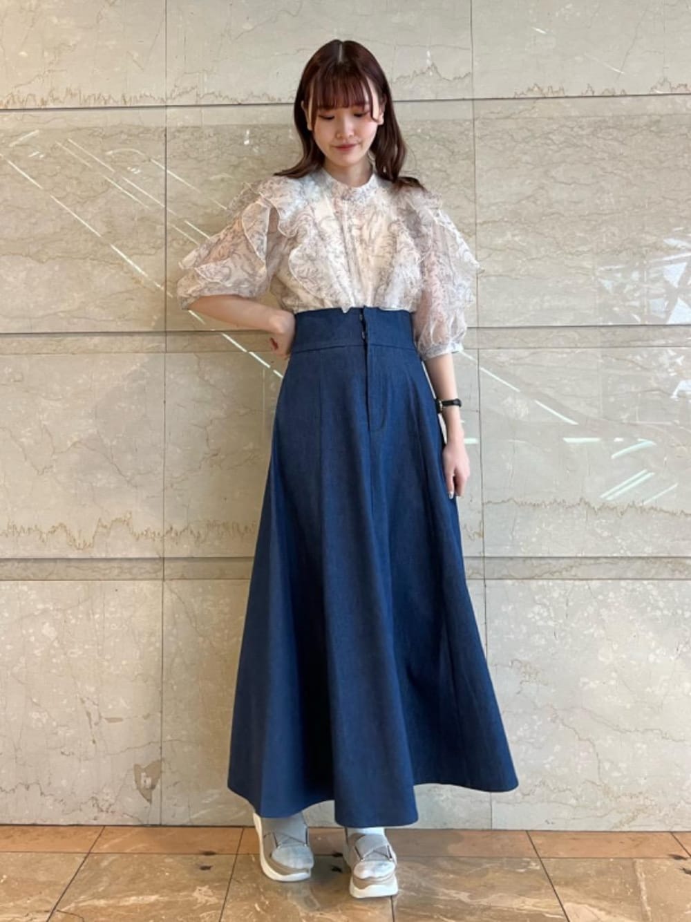 「ブラウス、デート、フェミニン、MAJESTIC LEGON、夏服、マジェスティックレゴン、高身長、大人ファッション、骨格ウェーブ、でにむ」｜「MAJESTIC LEGONのエアリーフリルブラウス（シャツ/ブラウス、ベージュ系）」を使った、めめさん（レディース・162cm）の春コーディネートの1枚目の写真