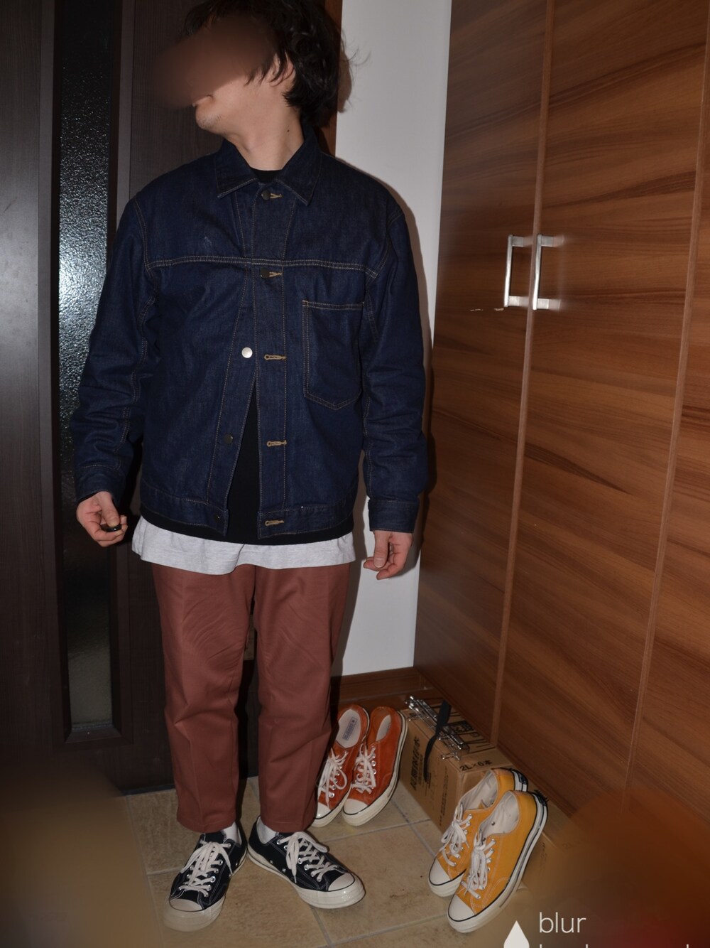 「春、スニーカーコーデ、ワイドフィットタックテーパードチノ、ブラウン、UNIQLO U、2019ss」｜「UNIQLOのワイドフィットタックテーパードチノ（その他パンツ、ブラウン系）」を使った、ゆずコスさん（メンズ・168cm）の春コーディネートの1枚目の写真
