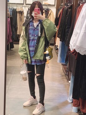 「UNIQLO（ユニクロ）のアイテム（デニムパンツ、ブラック系）」を使った、karappoさん（レディース・157cm）の秋コーディネート