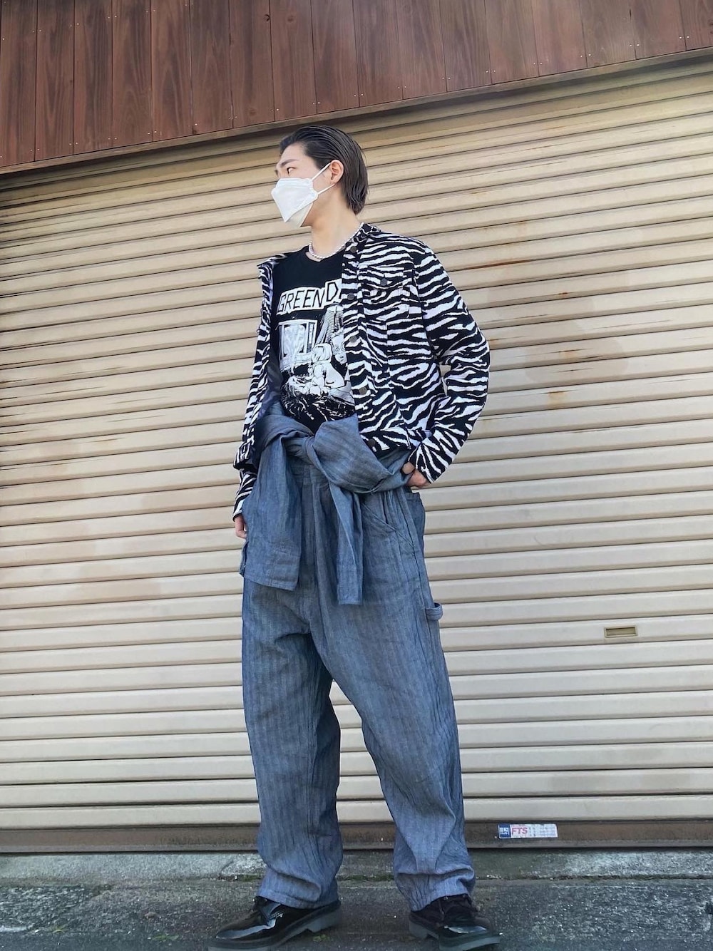 「オーバーサイズ、ストリート、モードストリート、おしゃれさんと繋がりたい、つなぎ、モード、いいね、save、フォローお願いします🤑、オールバック、パンク、美容師」｜「usedのアイテム（デニムジャケット、ブラック系）」を使った、shimizu4911さん（メンズ・173cm）の春コーディネートの1枚目の写真