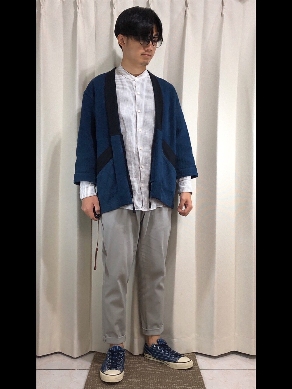 「plain-meのCOP ストレッチテーパードパンツ（チノパンツ、グレー系）」を使った、mikechungさん（メンズ・163cm）の冬コーディネートの1枚目の写真