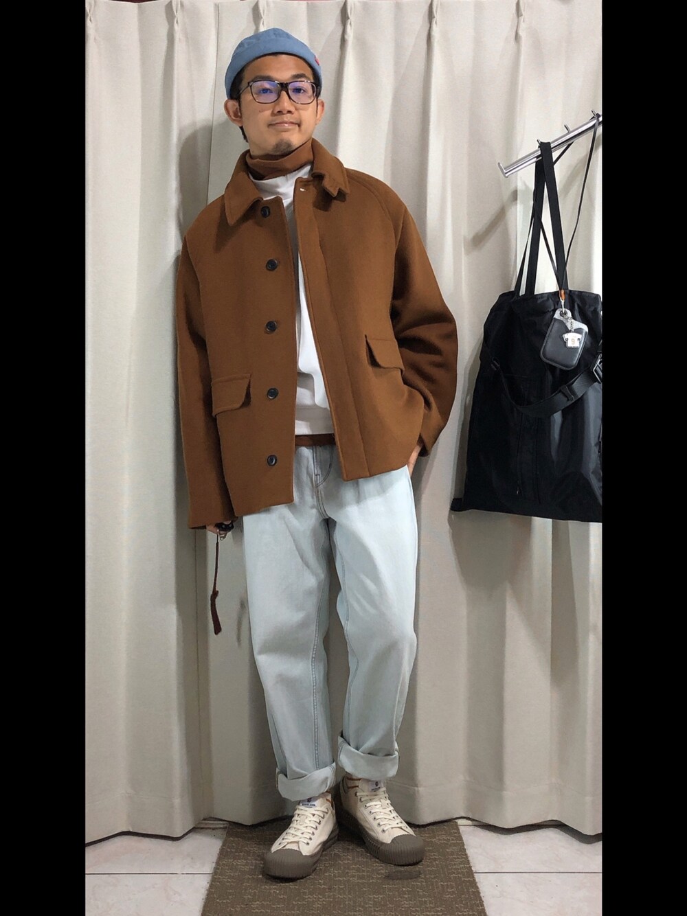 「UNIQLOのワイドフィットテーパードジーンズ（デニムパンツ、ブルー系）」を使った、mikechungさん（メンズ・163cm）の冬コーディネートの1枚目の写真