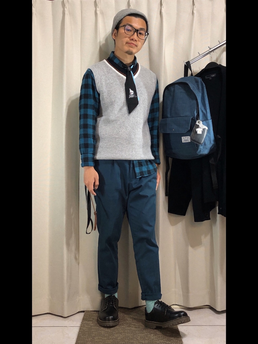 「Carharttのアイテム（ニットキャップ/ビーニー、グレー系）」を使った、mikechungさん（メンズ・163cm）の冬コーディネートの1枚目の写真