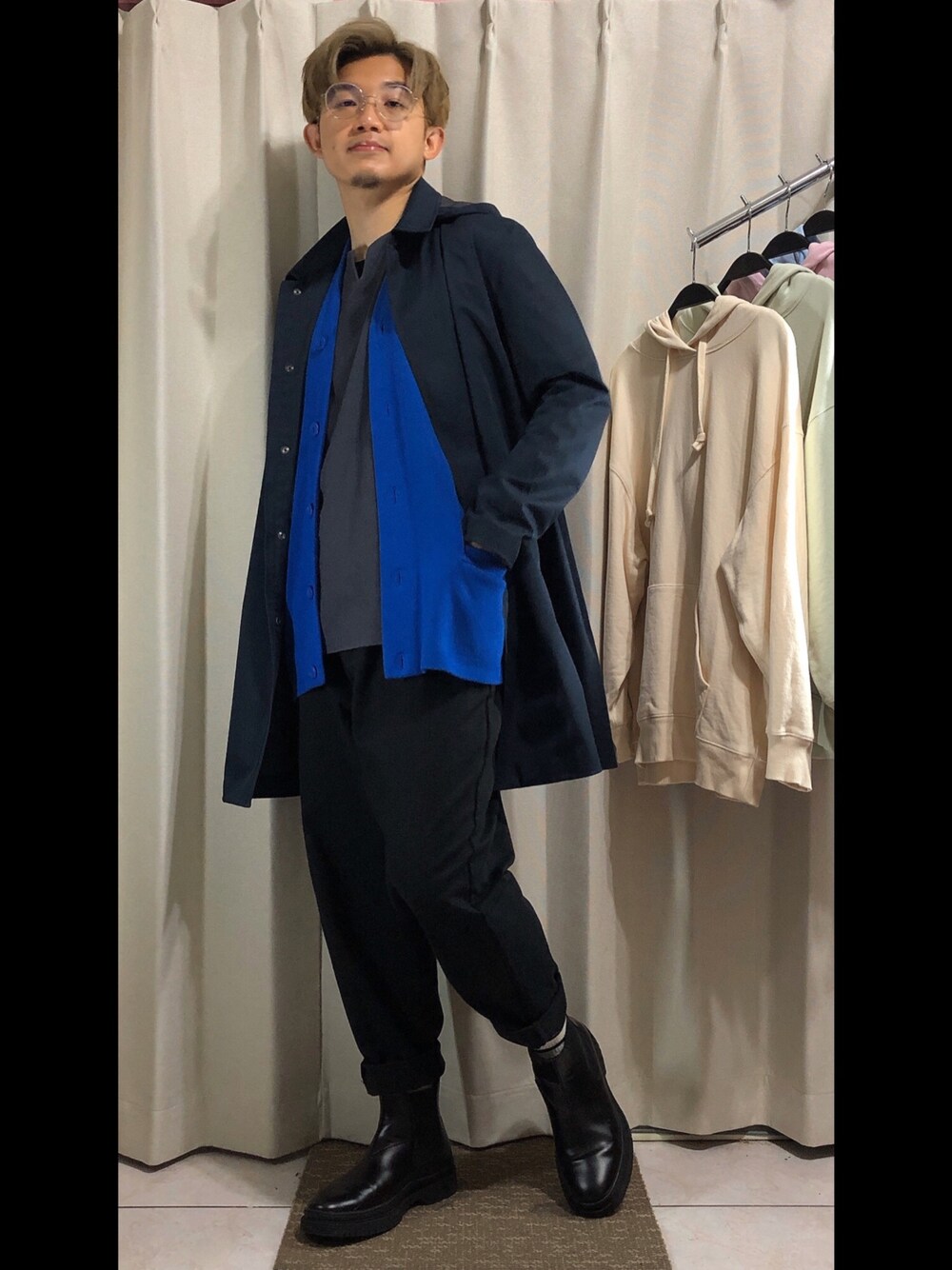 「UNIQLOのブロックテックステンカラーコート（その他アウター、ブルー系）」を使った、mikechungさん（メンズ・163cm）の春コーディネートの1枚目の写真