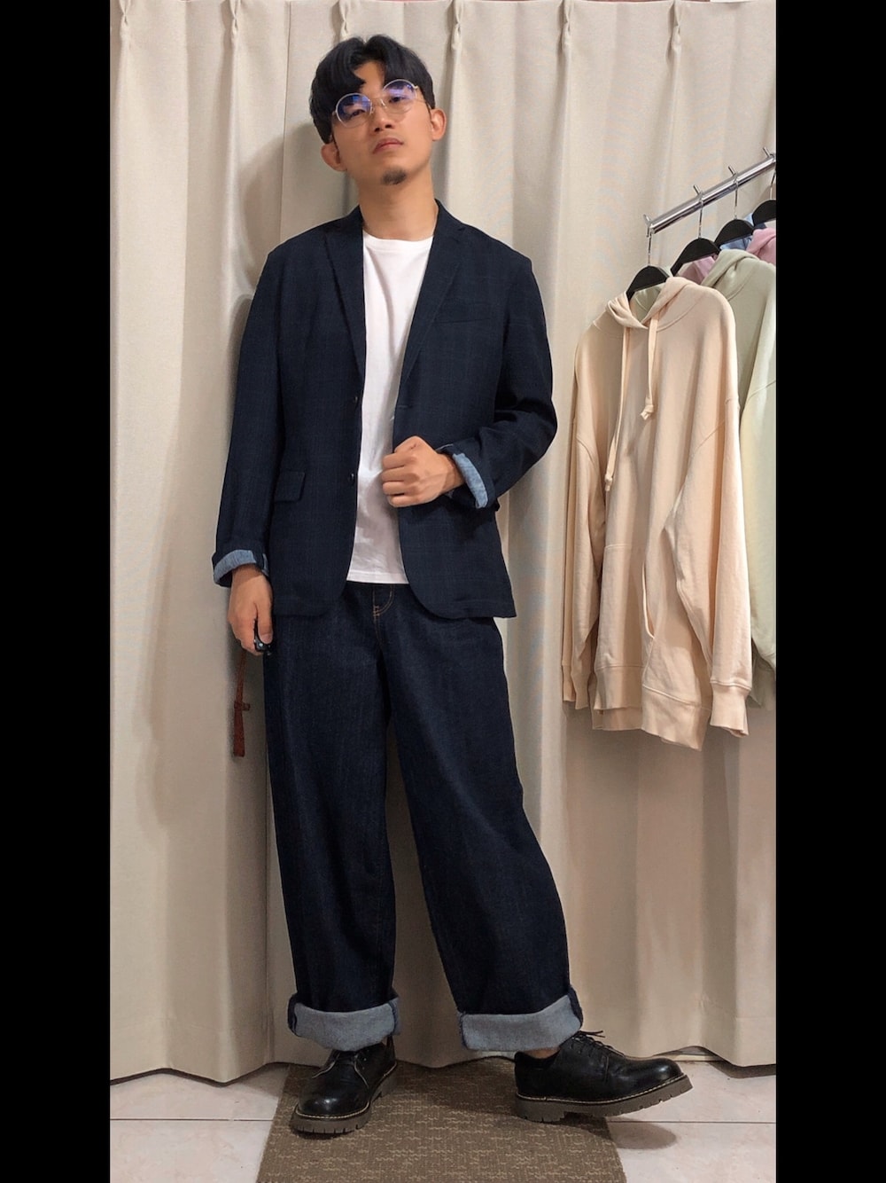 「GUのアイテム（デニムパンツ、ブルー系）」を使った、mikechungさん（メンズ・163cm）の春コーディネートの1枚目の写真
