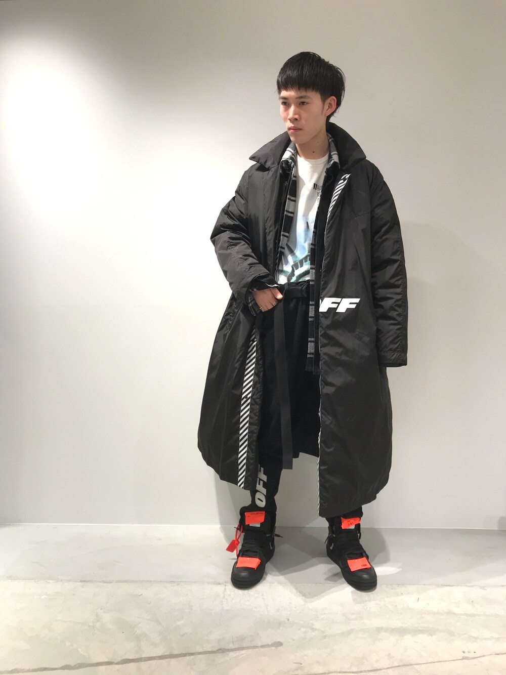 off whiteのナイロンジャケットを使った人気ファッション