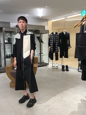 「オールブラックコーデ」｜「アイテム（トップス）」を使った、Muraiさん（メンズ・173cm）の夏コーディネート