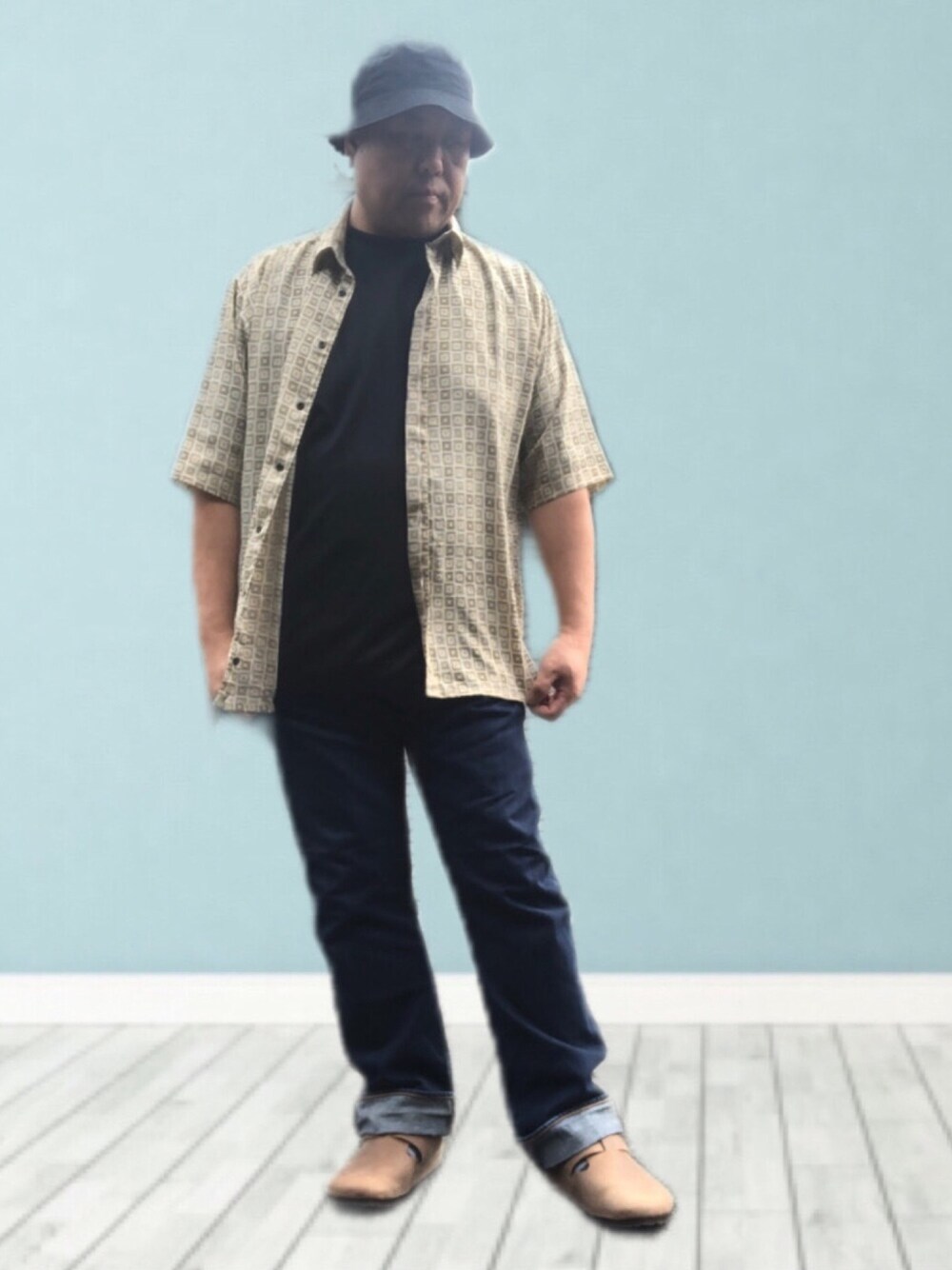 「柄シャツ、シャツコーデ、革靴、ジーンズ、デニム」｜「古着のアイテム（シャツ/ブラウス、ベージュ系）」を使った、sikkinixxさん（メンズ・180cm）の夏コーディネートの1枚目の写真
