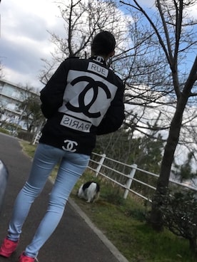 「FOREVER 21（フォーエバー トゥエンティーワン）のFOREVER21 ダメージカットスキニージーンズ（デニムパンツ、ブルー系）」を使った、Hikari Hamadaさん（レディース）の春コーディネート
