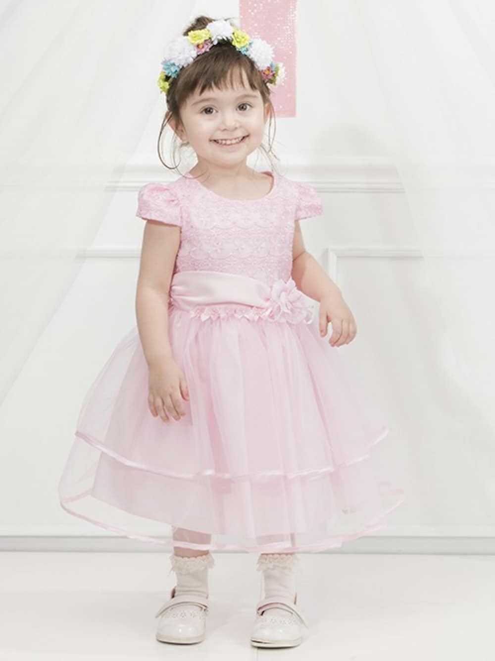 ピンク系のドレスを着用したキッズの夏コーディネートの1枚目の写真