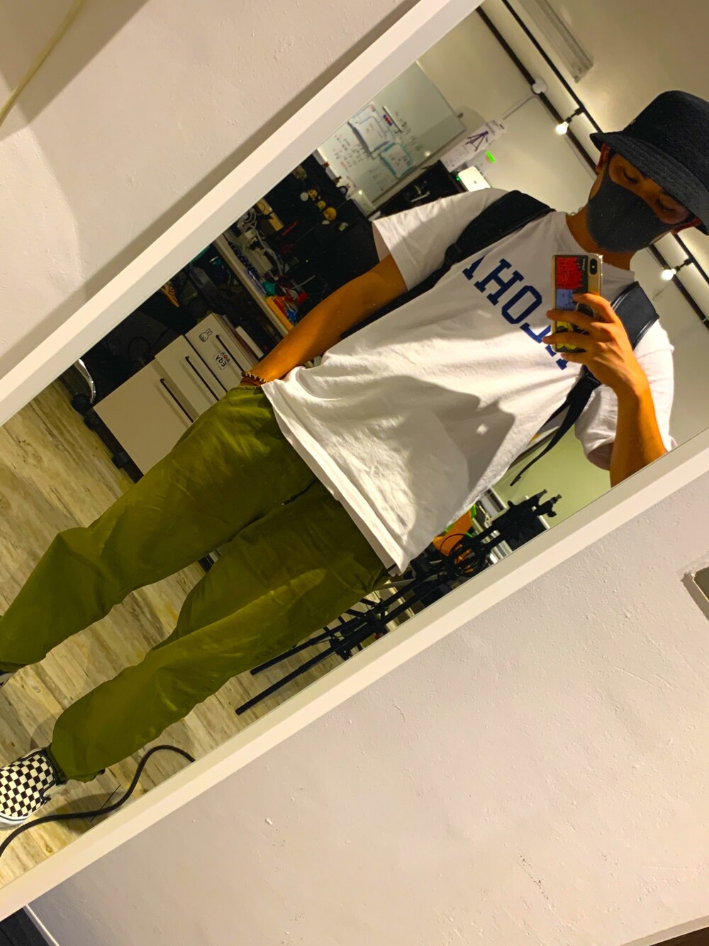 「スケーター、スケータースタイル、スケボー、ゆるコーデ」｜「ムラサキスポーツで買ったやつ！のアイテム（Tシャツ/カットソー、ホワイト系）」を使った、あのにますぺろんさん（メンズ・174cm）の秋コーディネートの1枚目の写真
