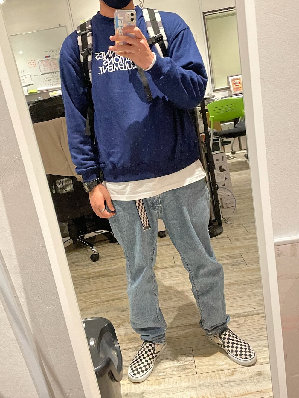 「カジュアル、スケータースタイル、スケボー」｜「VANSのVANS ヴァンズ COMFYCUSH SLIP-ON コンフィークッシュ スリッポン VN0A3WMDVO4 CHECKER/T.WHT（スニーカー、ホワイト系）」を使った、あのにますぺろんさん（メンズ・174cm）の冬コーディネートの1枚目の写真