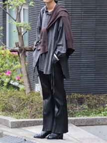 Juha（ユハ）の「JUHA SYNTHETIC LEATHER FLARE PANTS (10120802