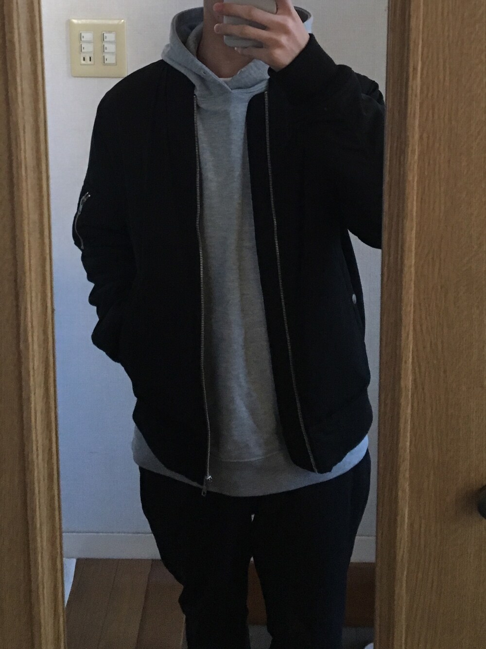 「秋冬コーデ、おしゃれさんと繋がりたい、秋冬、パーカー、いいね＆フォロー よろしくお願いします！、MA-1」｜「BACK NUMBERのアイテム（MA-1、ブラック系）」を使った、伊藤さん（メンズ・168cm）の秋コーディネートの1枚目の写真