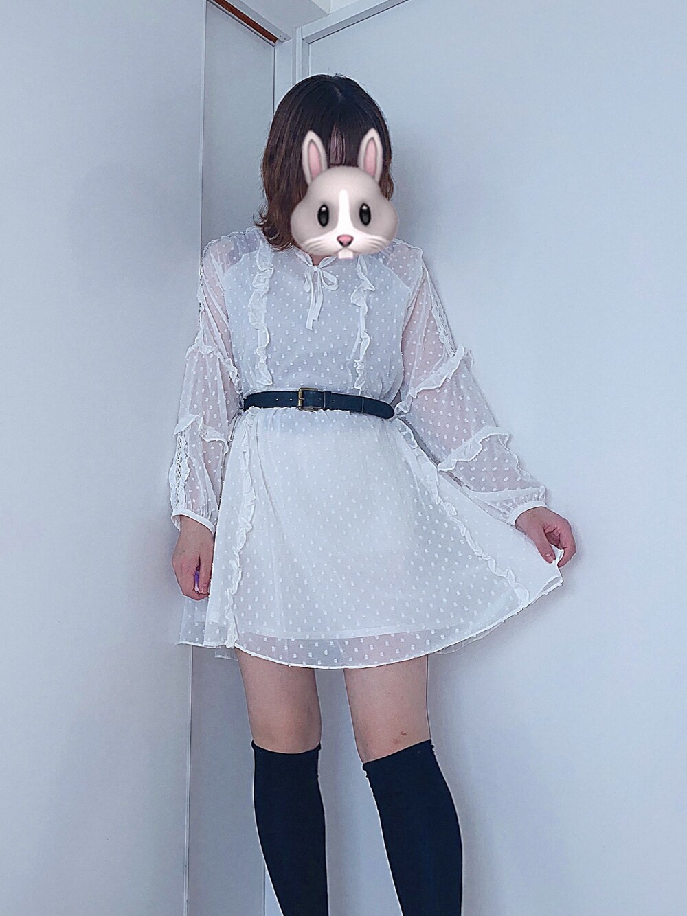 「シンプル、韓国ファッション、白ワンピース、ハイソックス、オルチャンファッション、ホワイト、ガーリー、モノトーン」｜「どこかの韓国通販サイトのアイテム（ワンピース、ホワイト系）」を使った、渚𓂃𓈒𓏸さん（レディース・158cm）の夏コーディネートの1枚目の写真