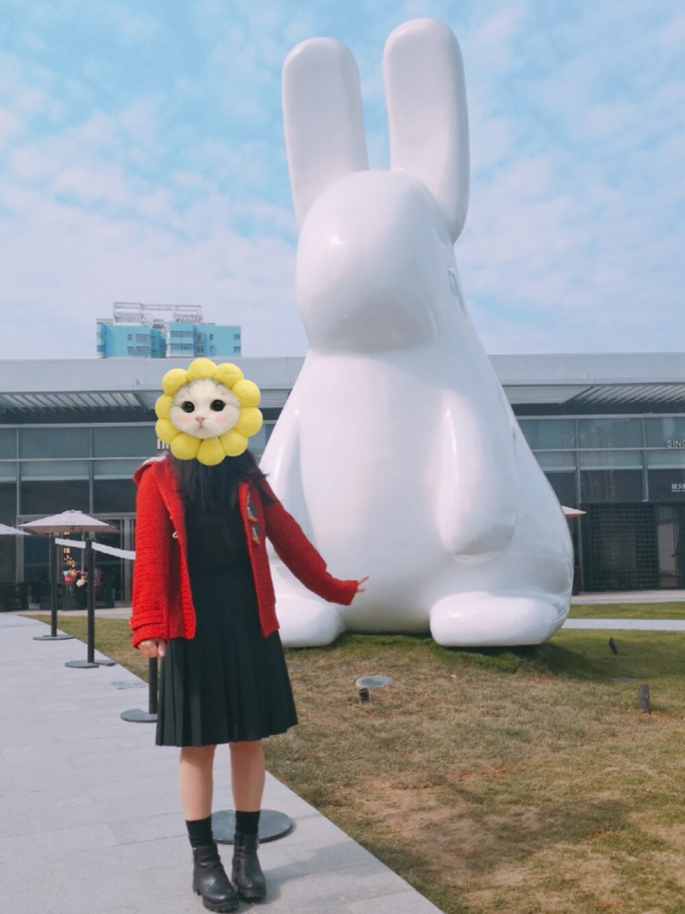 「UNIQLOのアイテム（Tシャツ/カットソー、ブラック系）」を使った、末末さん（レディース・162cm）の冬コーディネートの1枚目の写真
