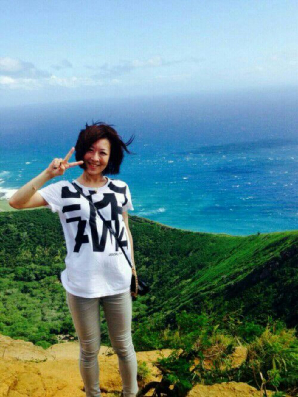 「ホノルルマラソン、青い海」｜「JOSEPHのGRAPHIC TEE Tシャツ（Tシャツ/カットソー、ホワイト系）」を使った、isopppyさん（レディース・157cm）の冬コーディネートの1枚目の写真