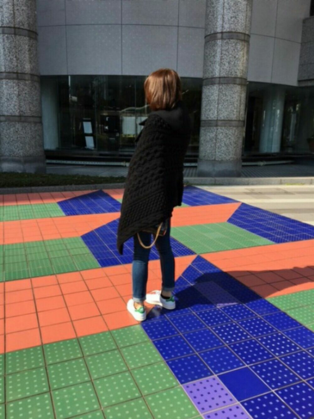 「スタンスミス、春コーデ」｜「LOUIS VUITTONのアイテム（ショルダーバッグ、ブラック系）」を使った、isopppyさん（レディース・160cm）の春コーディネートの1枚目の写真