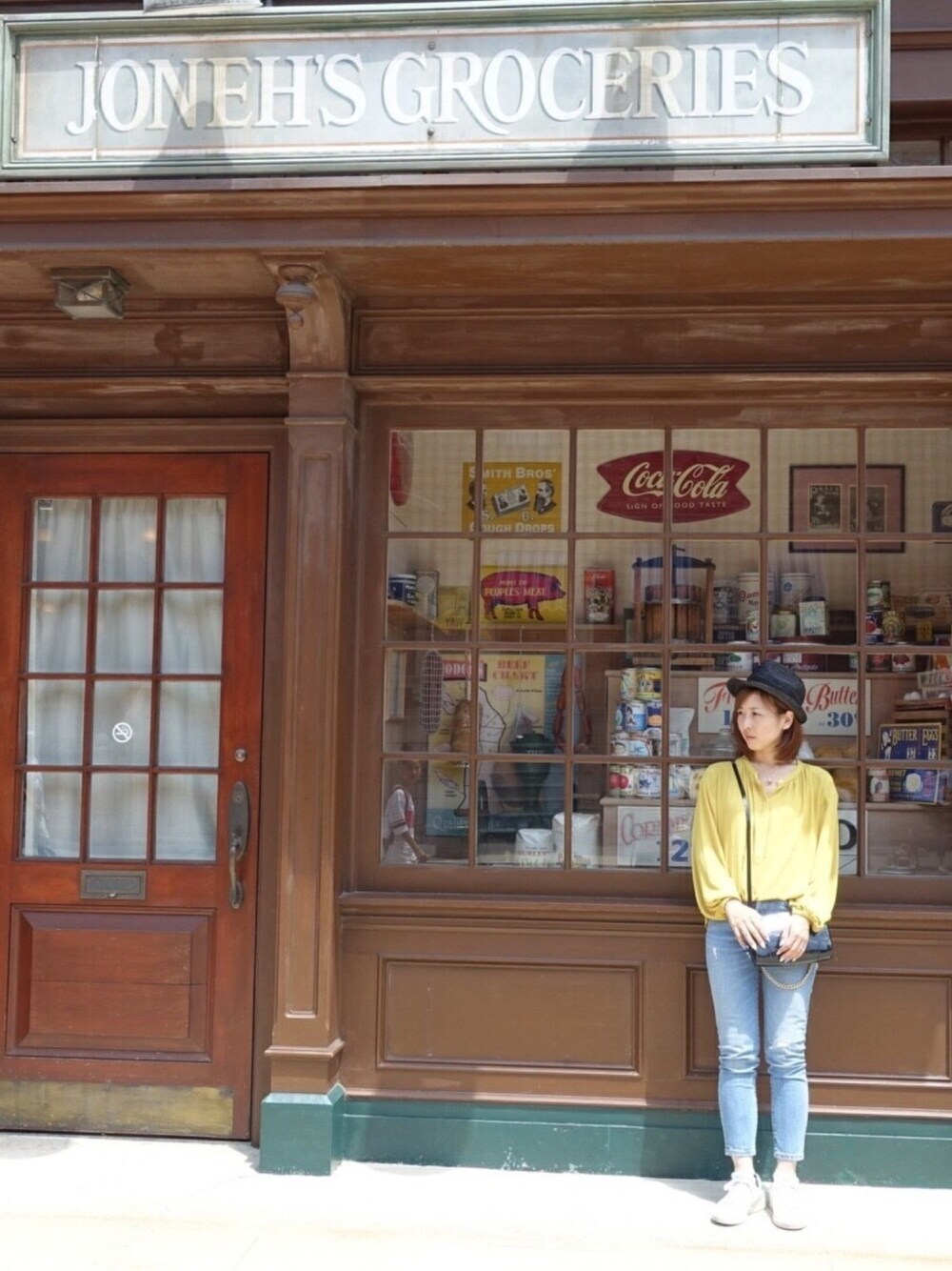 「USJ」｜「BARNYARDSTORMのBARNYARDSTOR / ドロップSカフタンブラウス（シャツ/ブラウス、イエロー系）」を使った、isopppyさん（レディース・158cm）の夏コーディネートの1枚目の写真